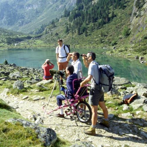 sortie-avec-personnes-handicapees-encadree-par-le-pnp-lac-de-suyen-vallee-darrens-cc-c-verdier.jpg